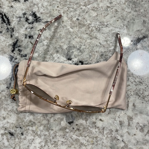 Tory Burch Aviators - Picture 2 of 4